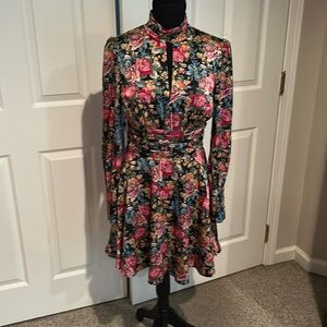 Wayf floral long sleeve cut out beautiful dress sz 8